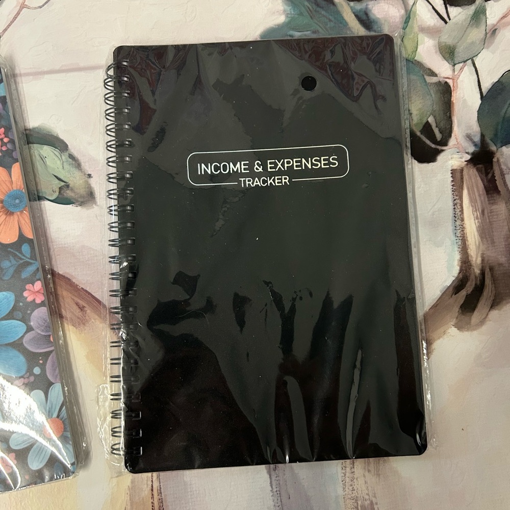 Elegant Black Income & Expenses Tracker Journal